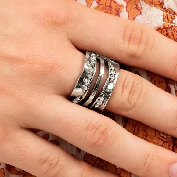 Badlands Treasure Hunt Necklace Set - Picture 10 of 11